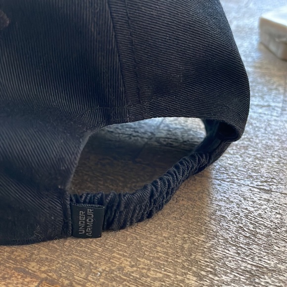 Under Armour boy’s hat - Picture 2 of 4